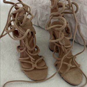 Chic Tan Lace-Up Sandals